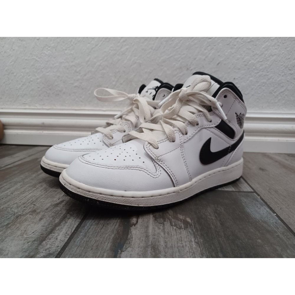 Air Jordan 1 Mid White Black Size 4.5 Youth